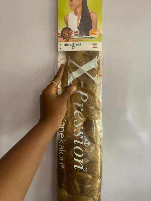 Xpression ultra braid Color 27