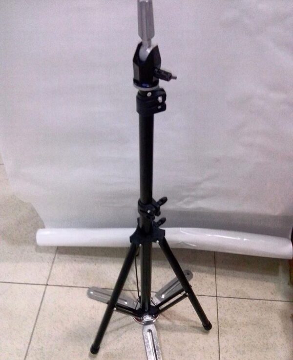 Medium size wig tripod